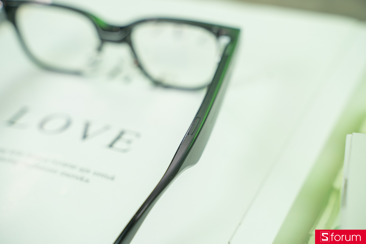 Gọng được làm từ vật liệu TR90 polymer titanium cao cấp