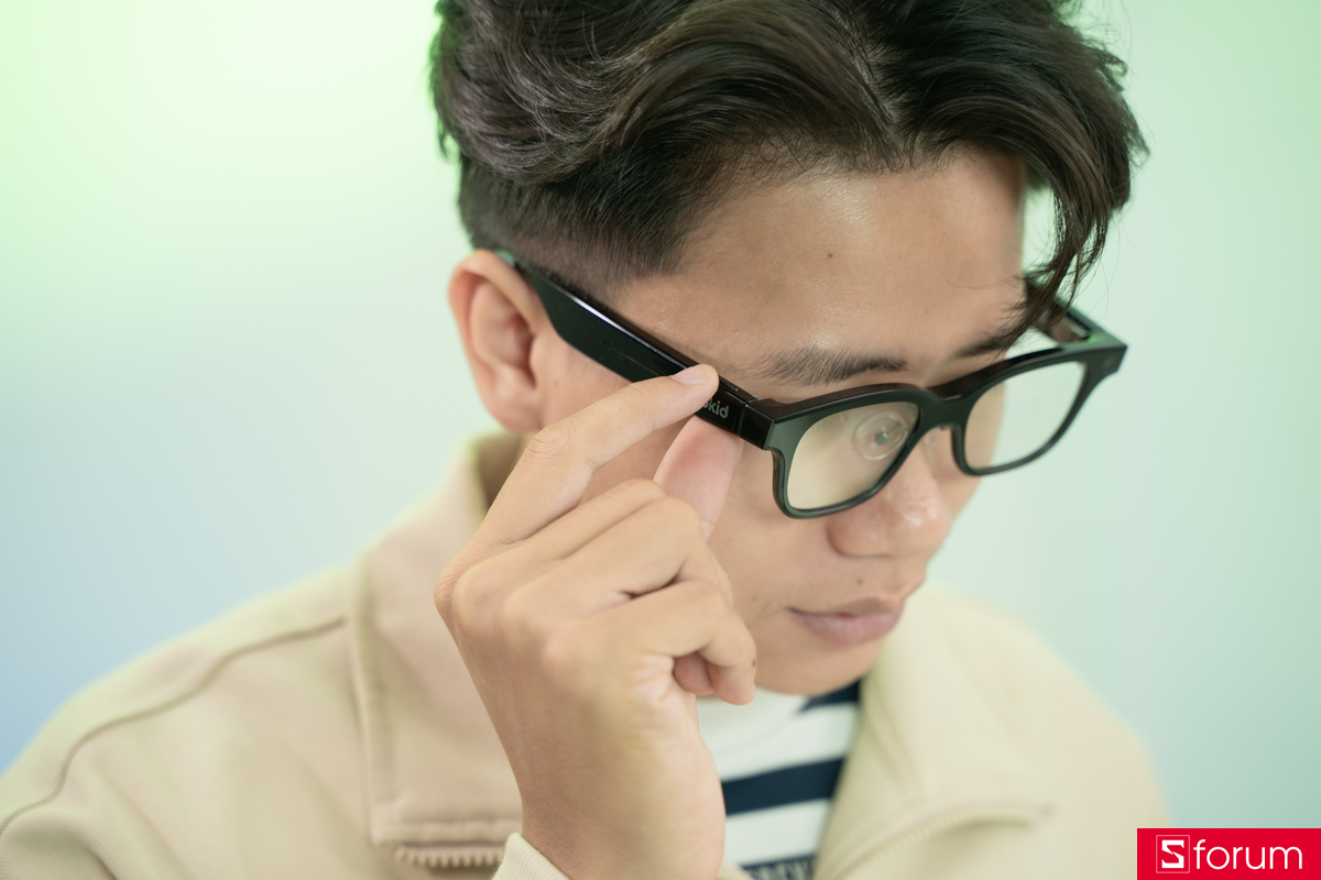 Rokid Glasses được trang bị viên pin 210 mAh