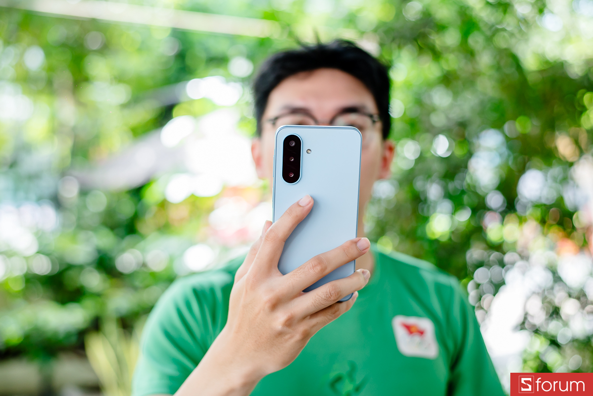 Trên tay Samsung Galaxy A18: Thiết kế quen thuộc
