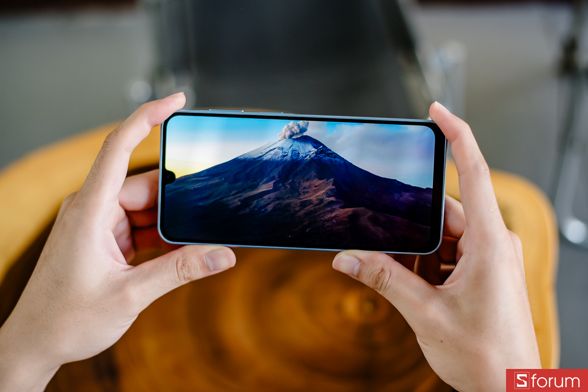 Trên tay Samsung Galaxy A18: màn hình cho màu sắc khá đẹp, độ tương phản cao và màu đen sâu