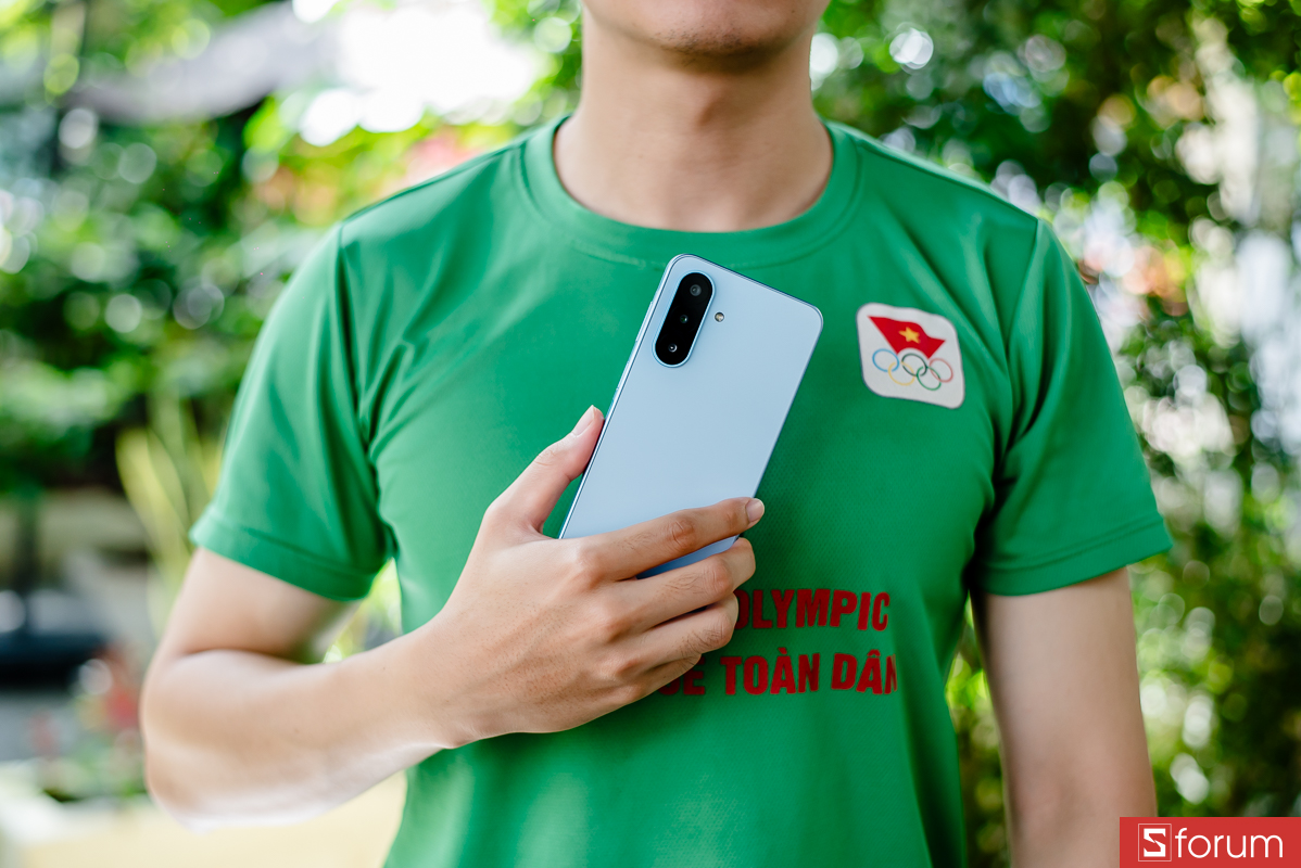 Trên tay Samsung Galaxy A18: Thiết kế quen thuộc