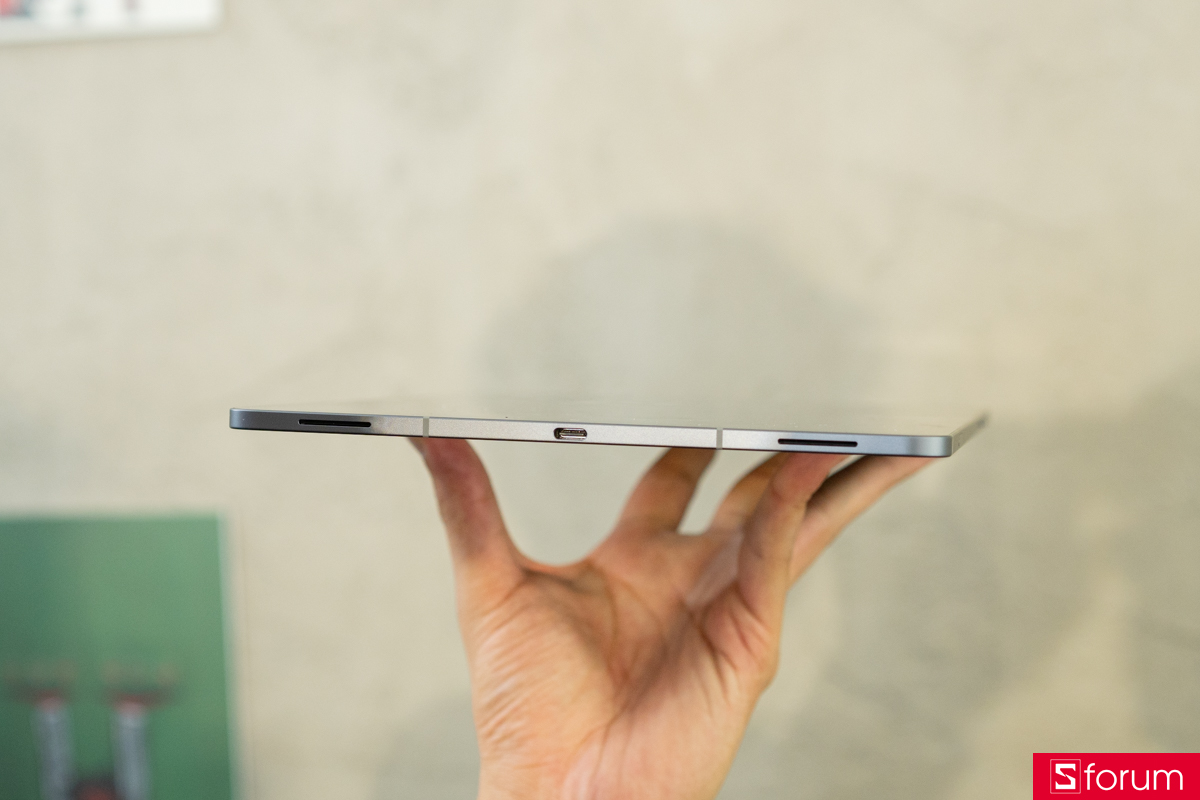 Trên tay Galaxy Tab S12 Plus: Cạnh máy siêu mỏng, hoàn thiện vuông vức