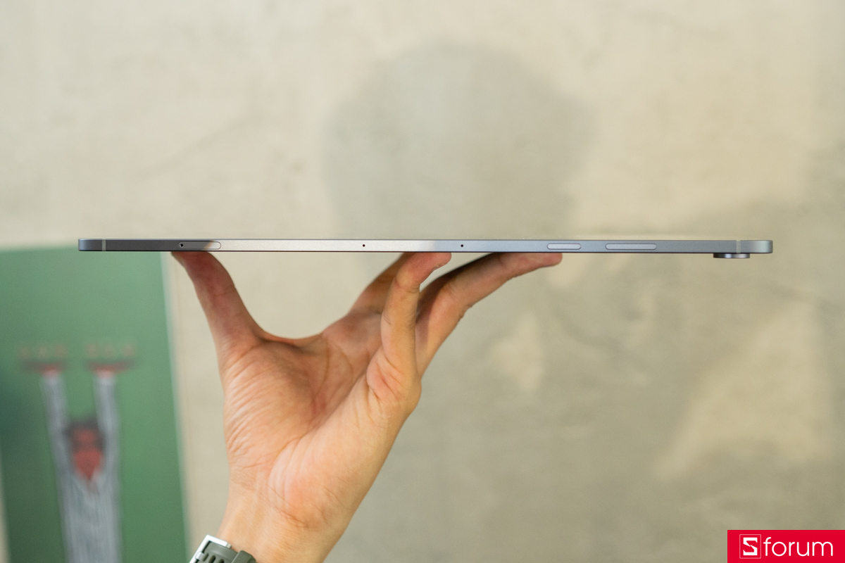 Trên tay Galaxy Tab S12 Plus: Cạnh máy siêu mỏng, hoàn thiện vuông vức
