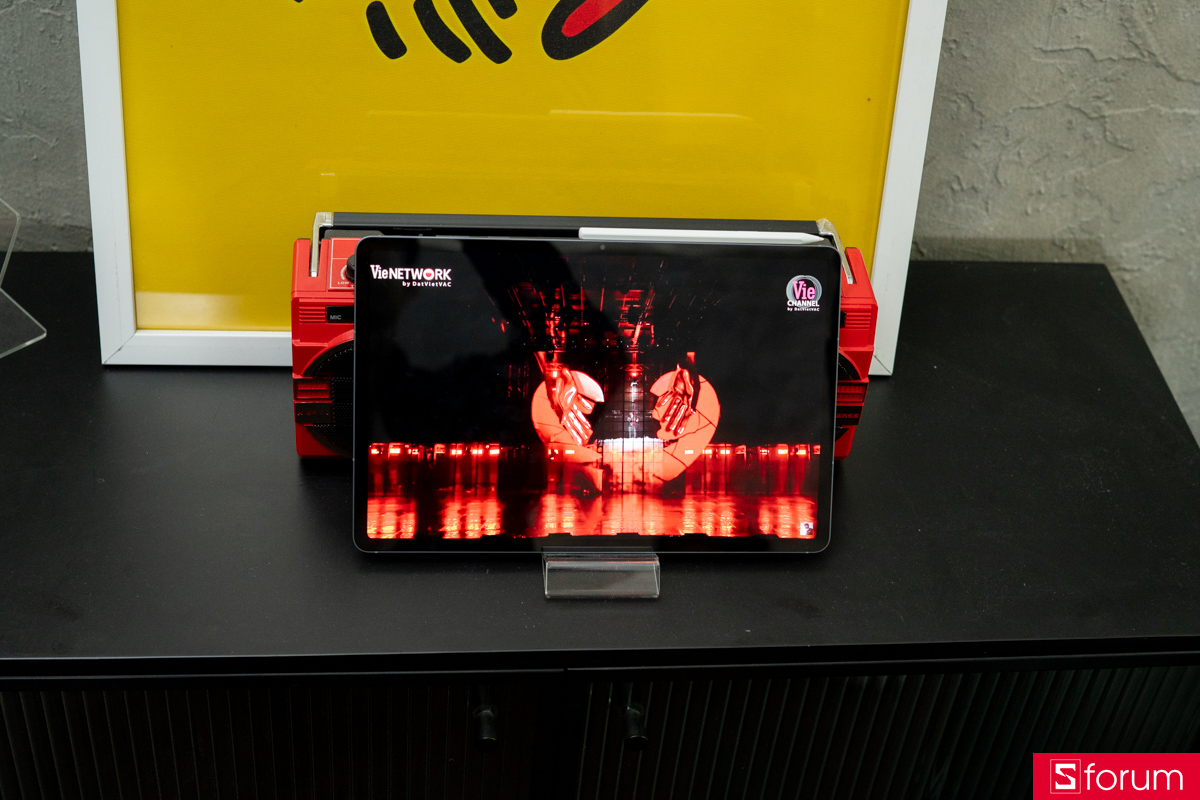 Trên tay Galaxy Tab S12 Plus: Màn hình AMOLED 2X 12.6 inch sắc nét