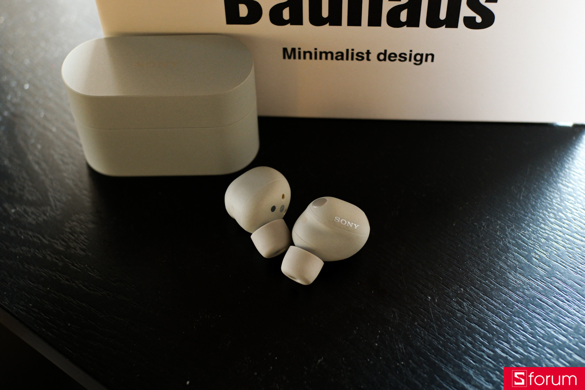 Trên tay WF-1000XM6: Thiết kế nhám toàn bộ cho hộp sạc và tai nghe