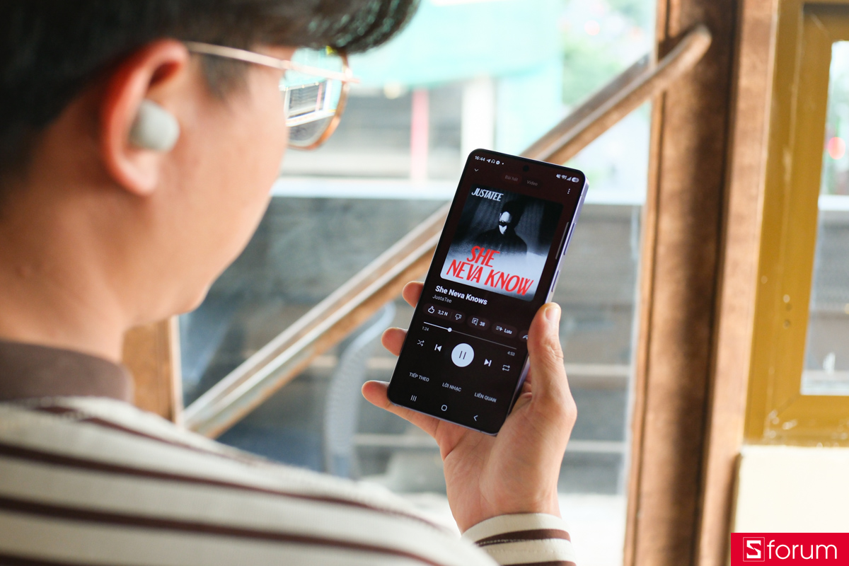 Trên tay Sony WF-1000XM6: Chất âm được cải thiện