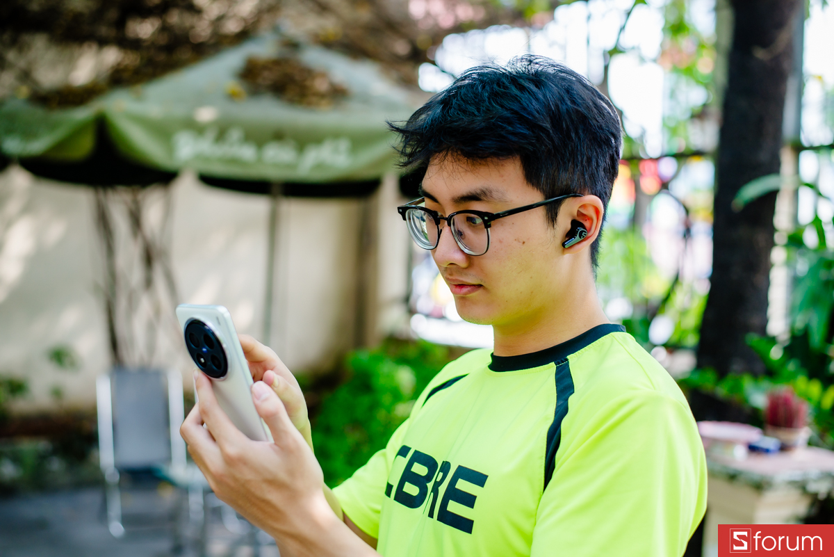 Tai nghe được trang bị driver dynamic 12mm với màng composite PU phủ Titanium