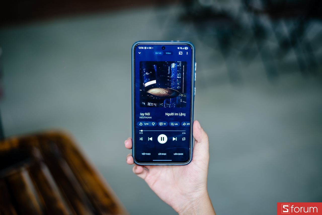Về chất âm thực tế, StarGO C100 Pro nghe khá vui tai cho nhu cầu giải trí hằng ngày