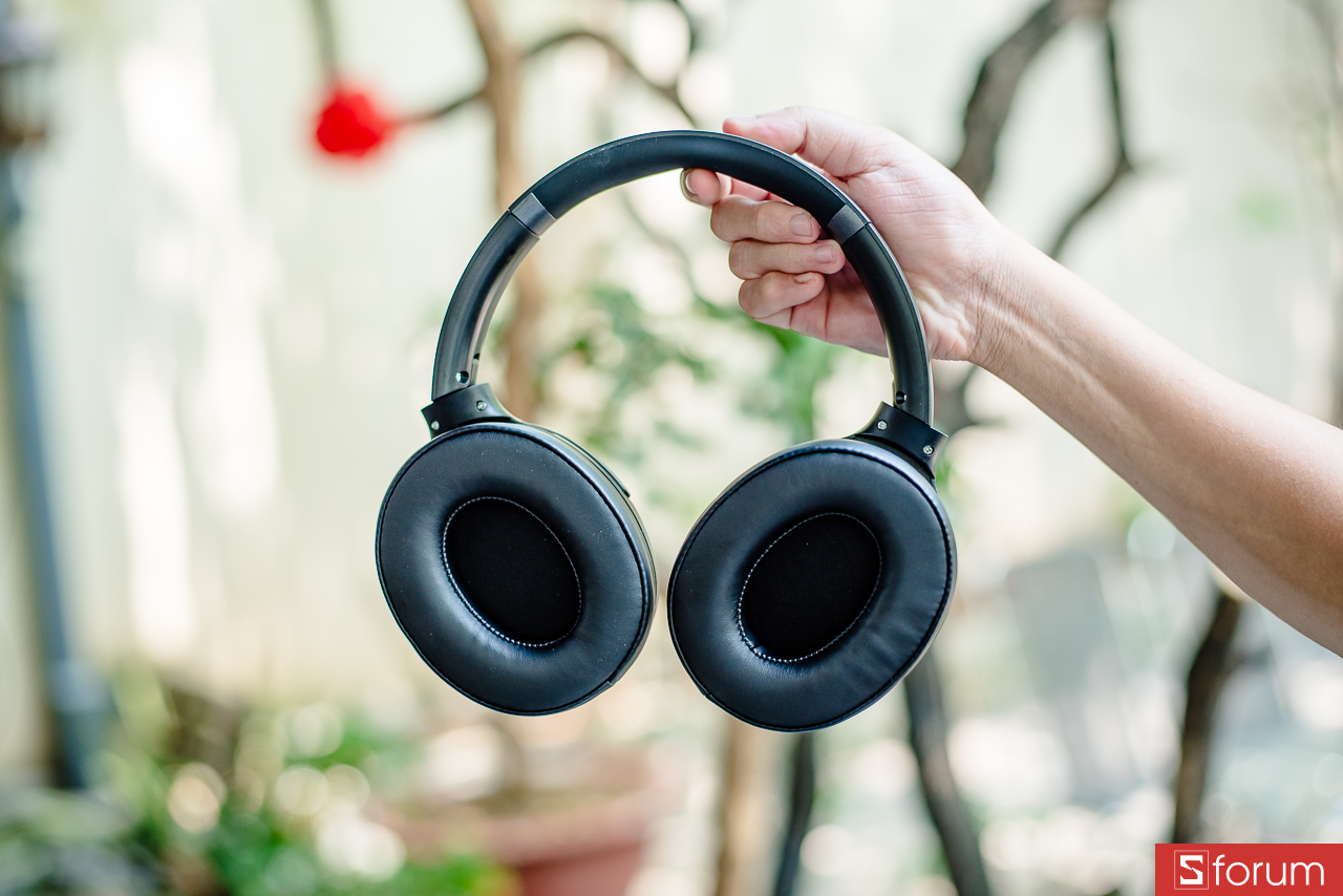 Khi trên tay StarGO C100 Pro, phần đệm tai là điểm mình đánh giá khá ổn