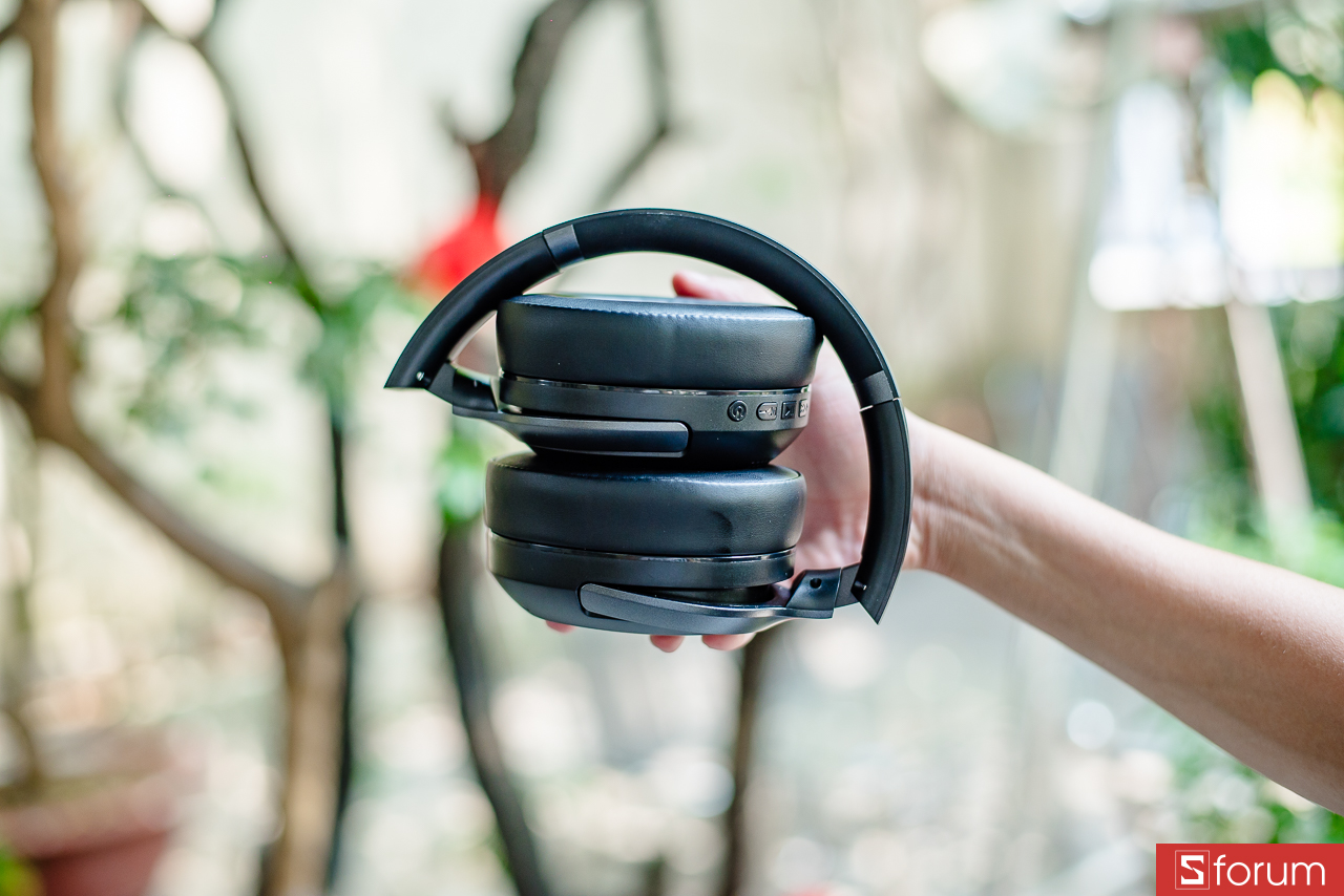 Tai nghe có thể gập gọn lại theo dạng xoay earcup vào trong