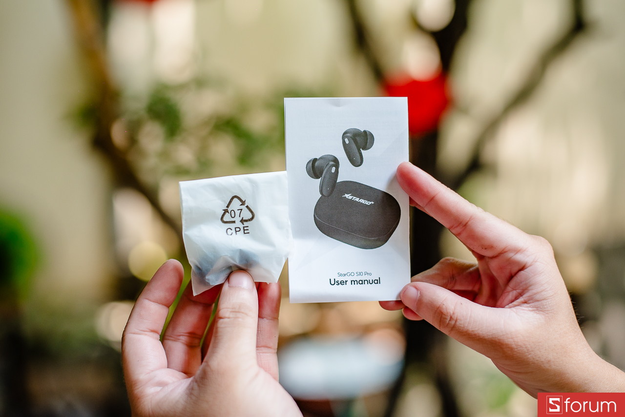 Trên tay StarGO S10 Pro: phụ kiện đi kèm chỉ có sách HDSD và eartips