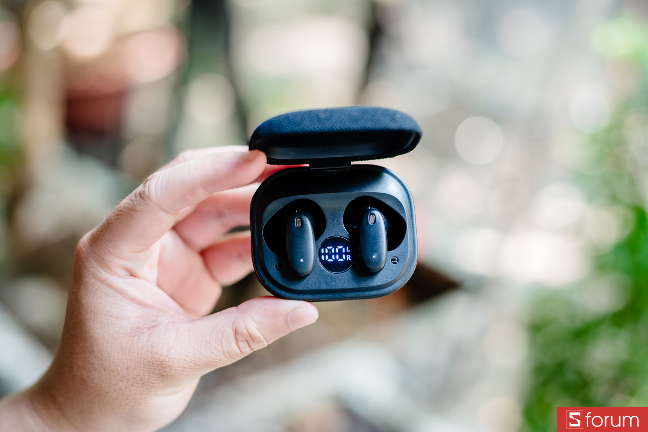 Trên tay StarGO S10 Pro: Bản lề chưa tốt