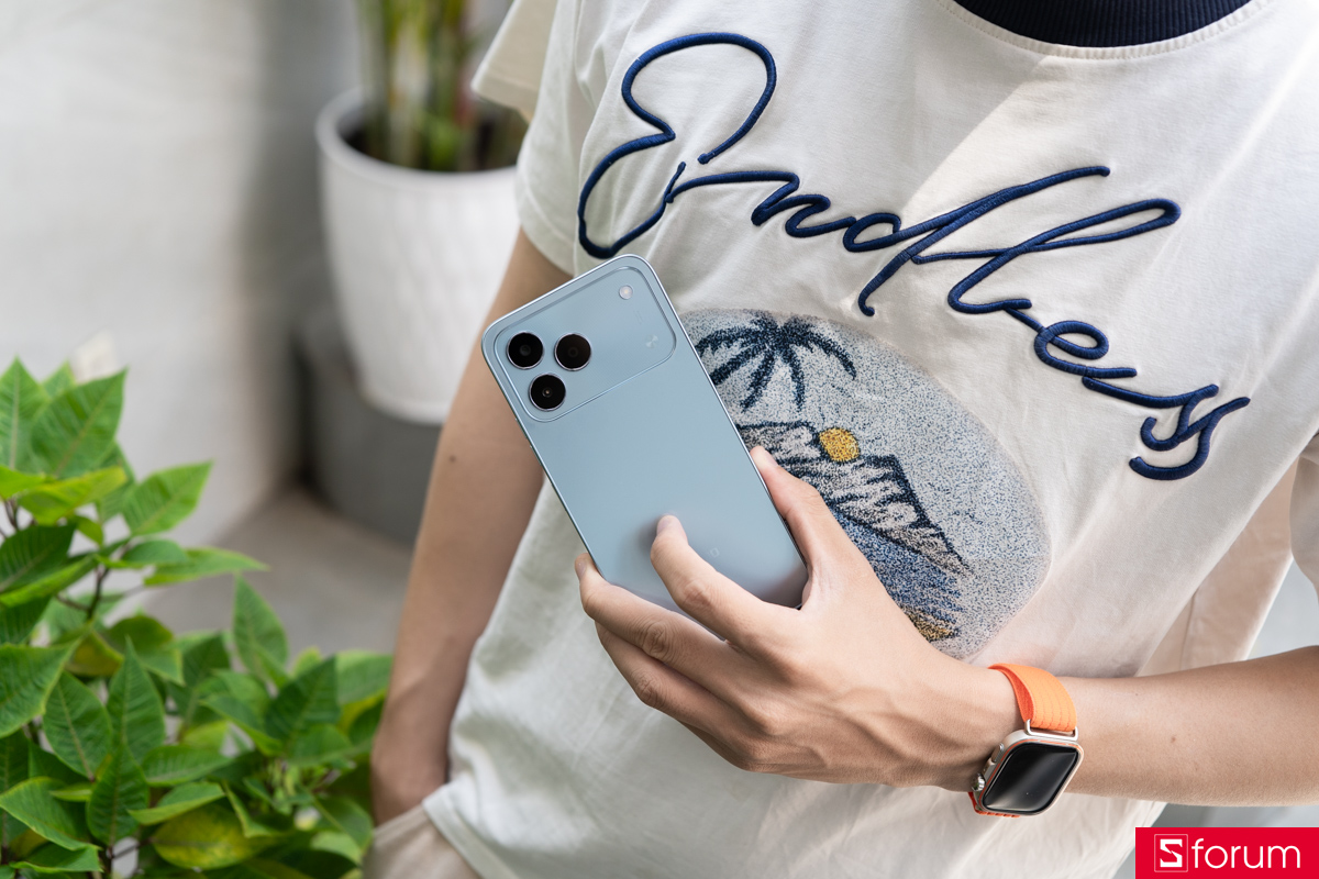 Trên tay TECNO Spark 50: Máy tương đối mỏng