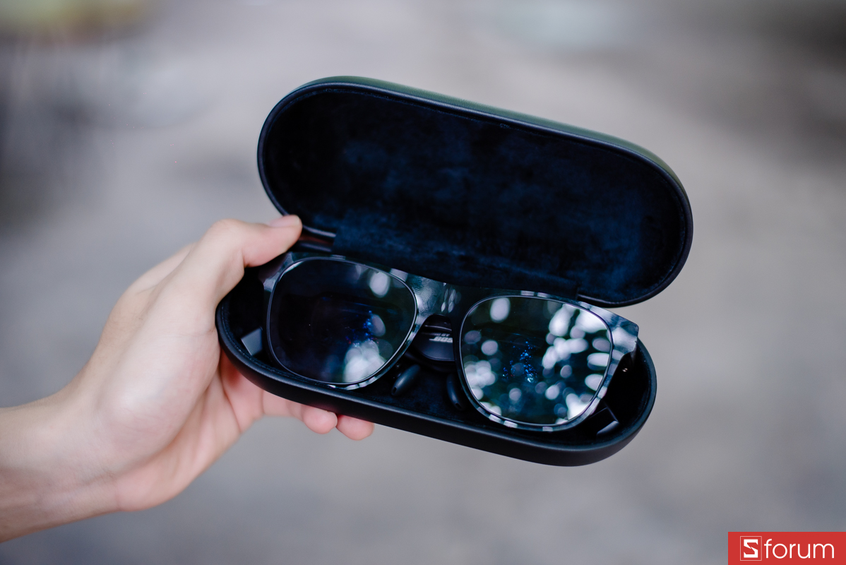 Trên tay XReal One Pro và bộ phụ kiện kèm theo