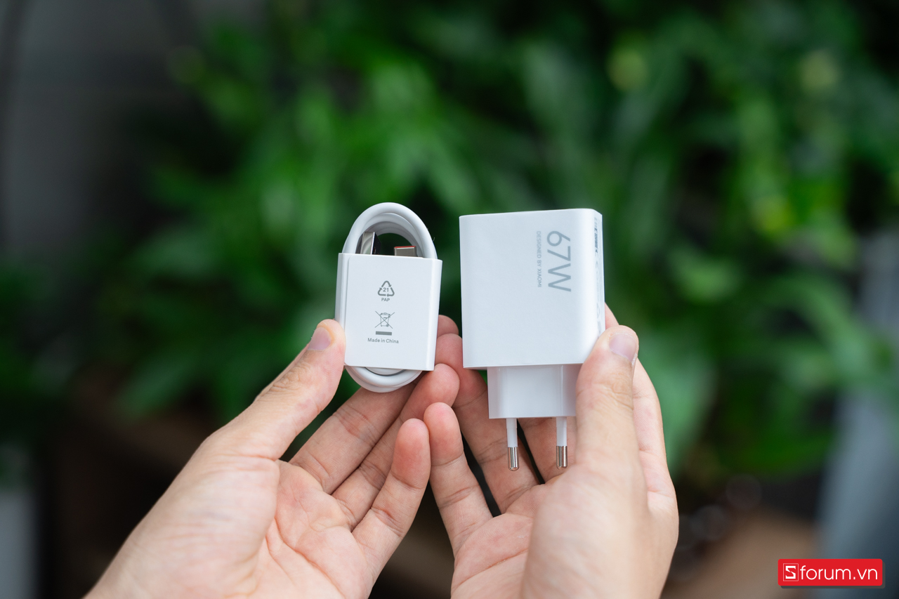 Một điểm cộng là Xiaomi vẫn giữ truyền thống trang bị đầy đủ phụ kiện