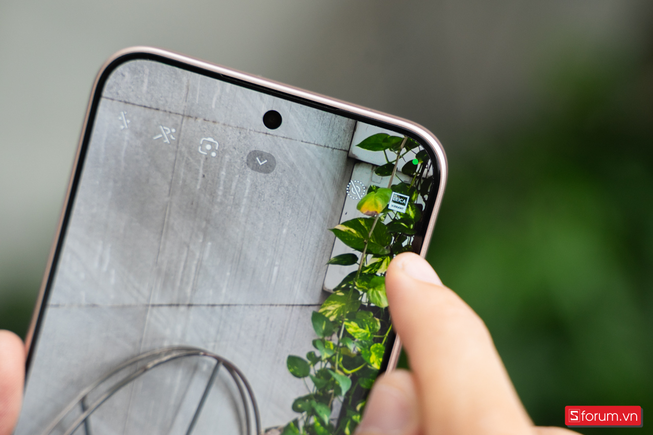 Camera selfie 32MP cho chất lượng ảnh tự sướng tốt với các tính năng làm đẹp AI