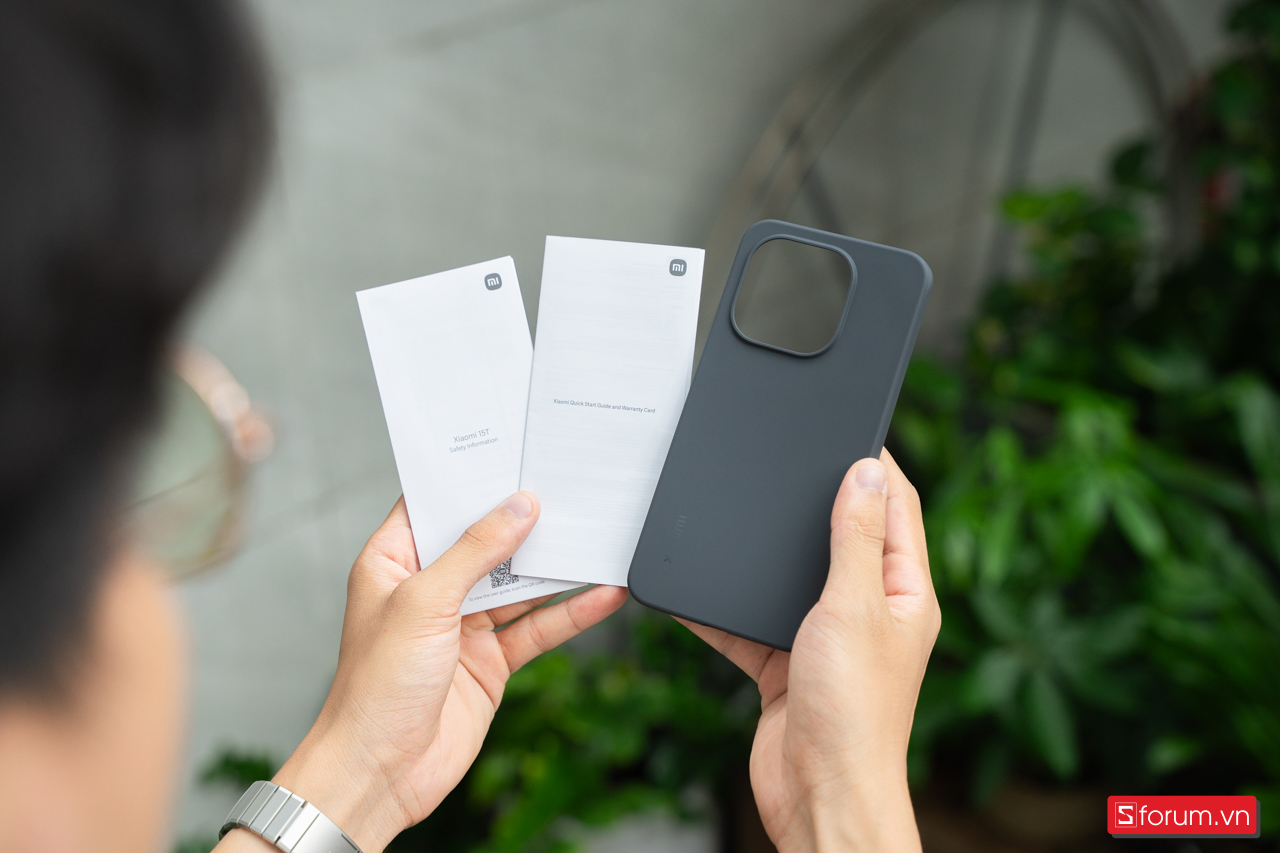 Một điểm cộng là Xiaomi vẫn giữ truyền thống trang bị đầy đủ phụ kiện