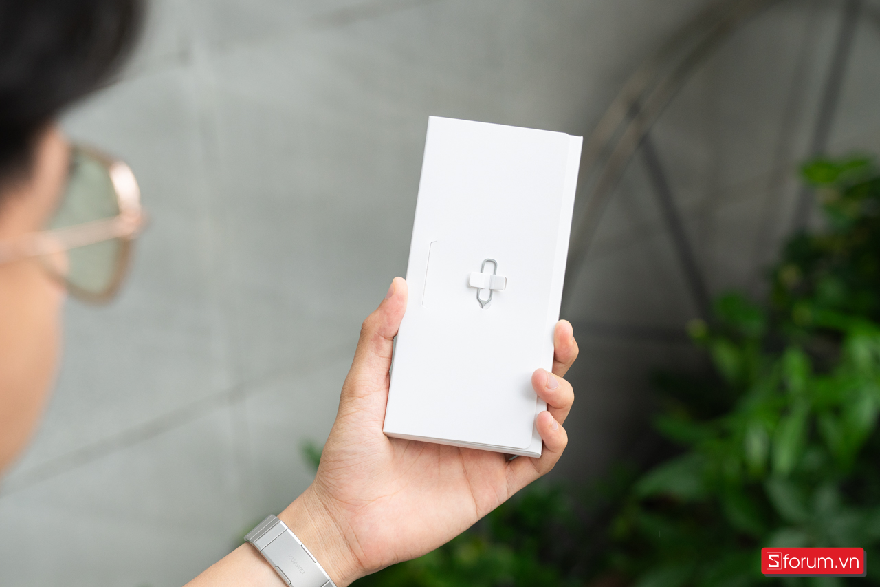 Một điểm cộng là Xiaomi vẫn giữ truyền thống trang bị đầy đủ phụ kiện