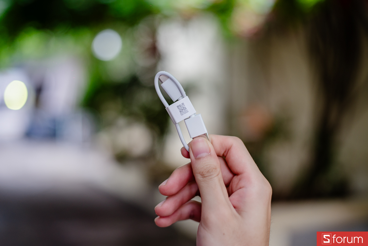 Bên trong hộp, anh em sẽ có tai nghe, hộp sạc, cáp USB-C