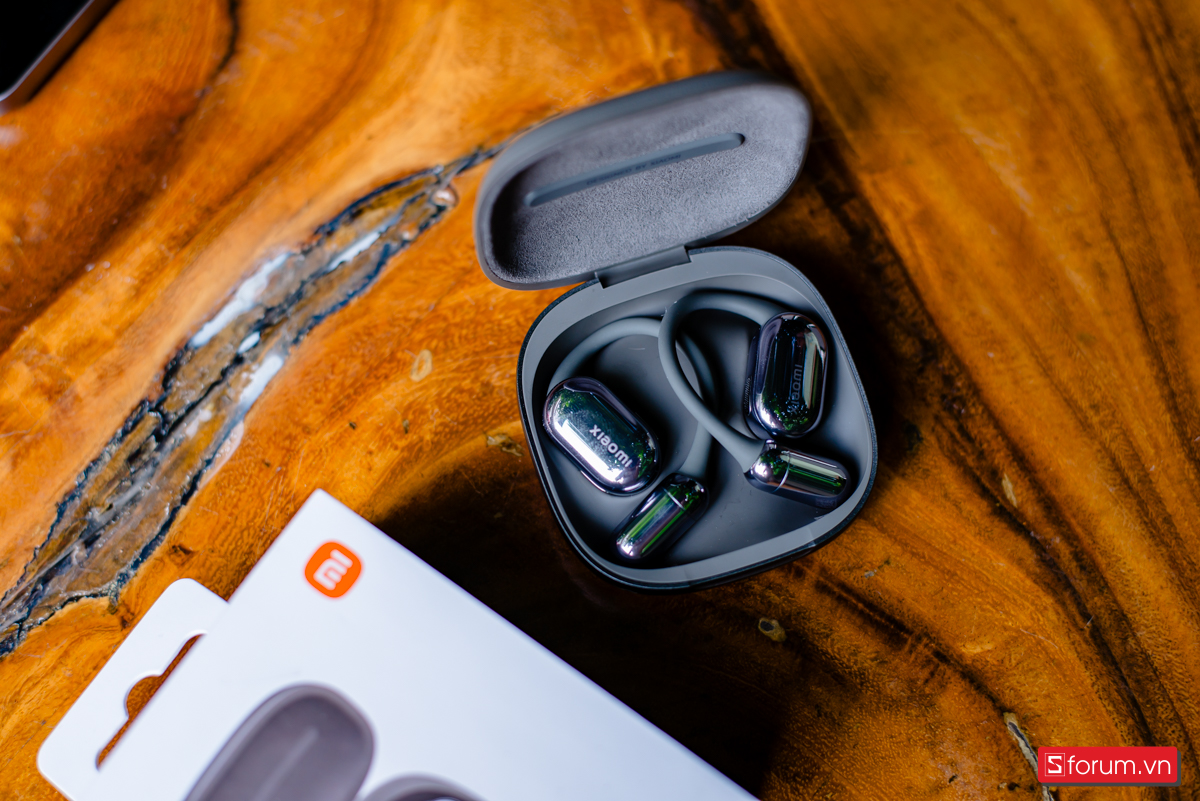 Khi trên tay Xiaomi OpenWear Stereo Pro, điều ấn tượng nhất chính là trọng lượng siêu nhẹ của tai nghe