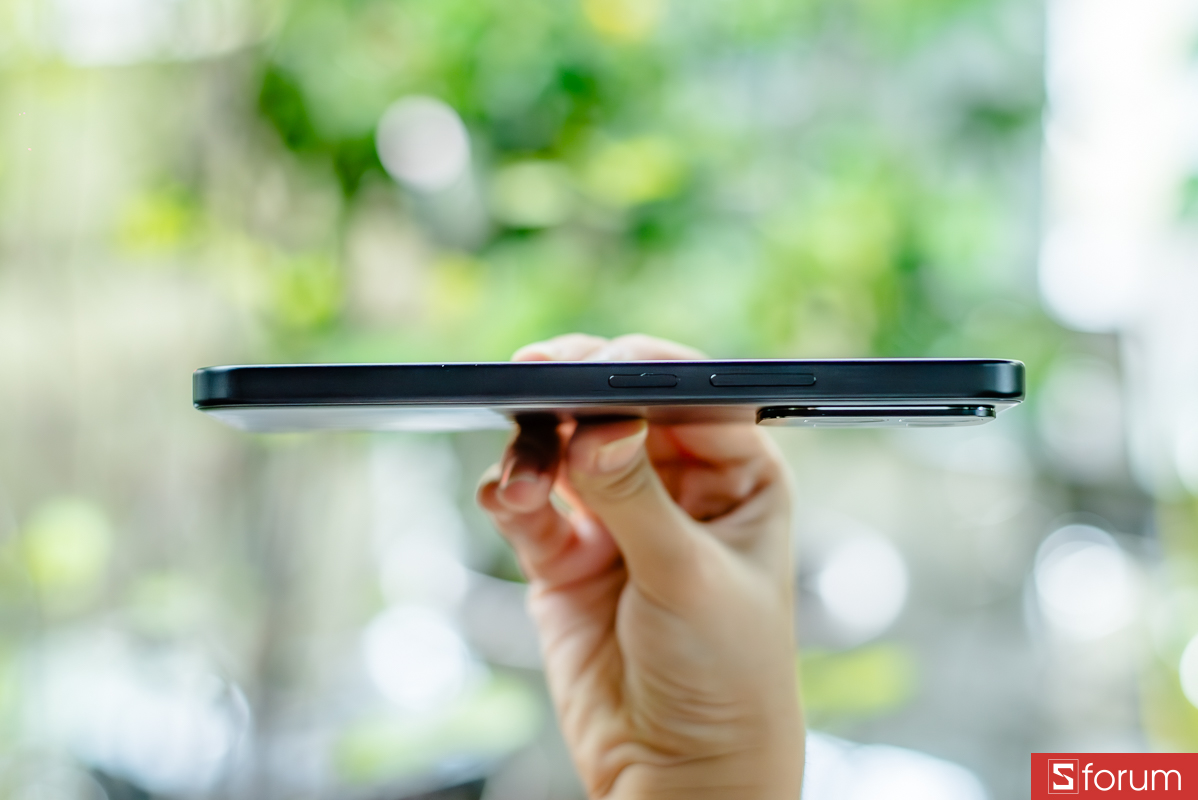 Trên tay Xiaomi Redmi 17 5G: Nút nguồn và phím tăng giảm âm lượng đều nằm ở cạnh phải