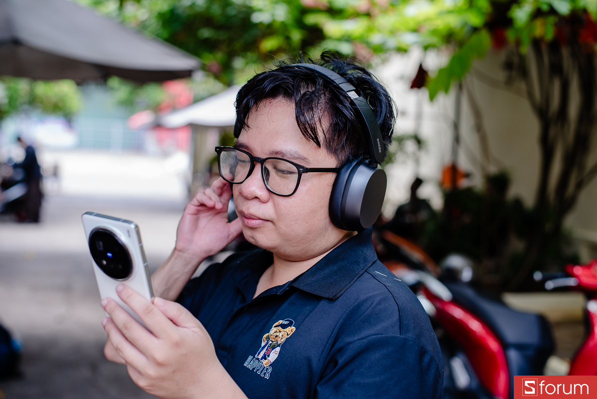 Phần đệm tai dạng oval ôm trọn tai