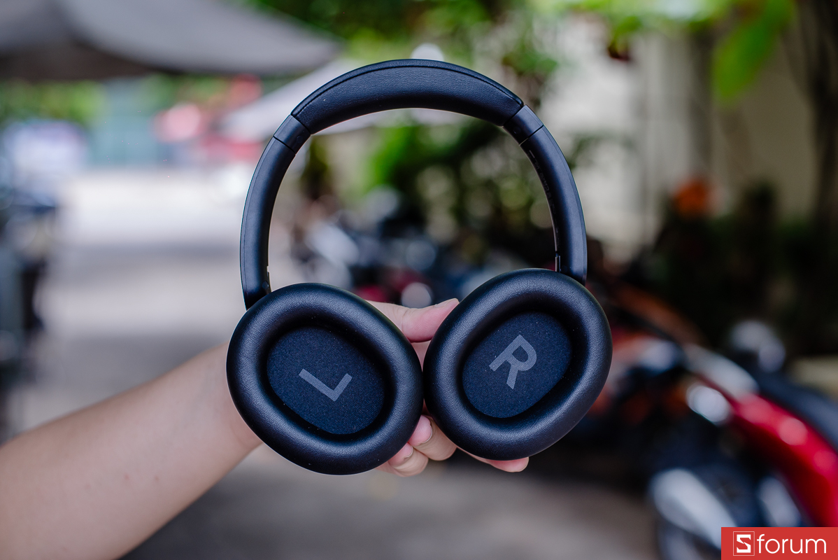 Trên tay Redmi Headphone Neo: Bên trong earcup có ký hiệu L và R lớn, giúp người dùng dễ xác định đúng hướng đeo.