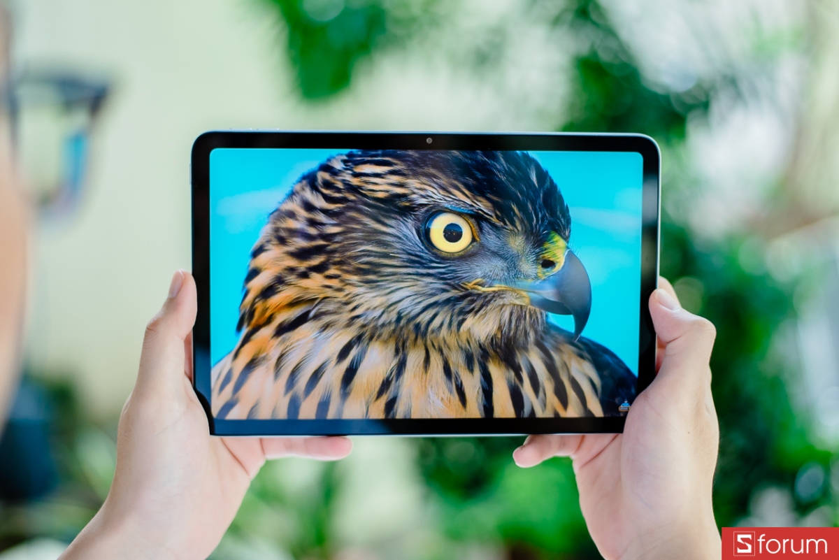 Trên tay Xiaomi Redmi Pad 2 9.7 4G: Kích thước màn hình nhỏ là ưu điểm khi dễ cầm nắm