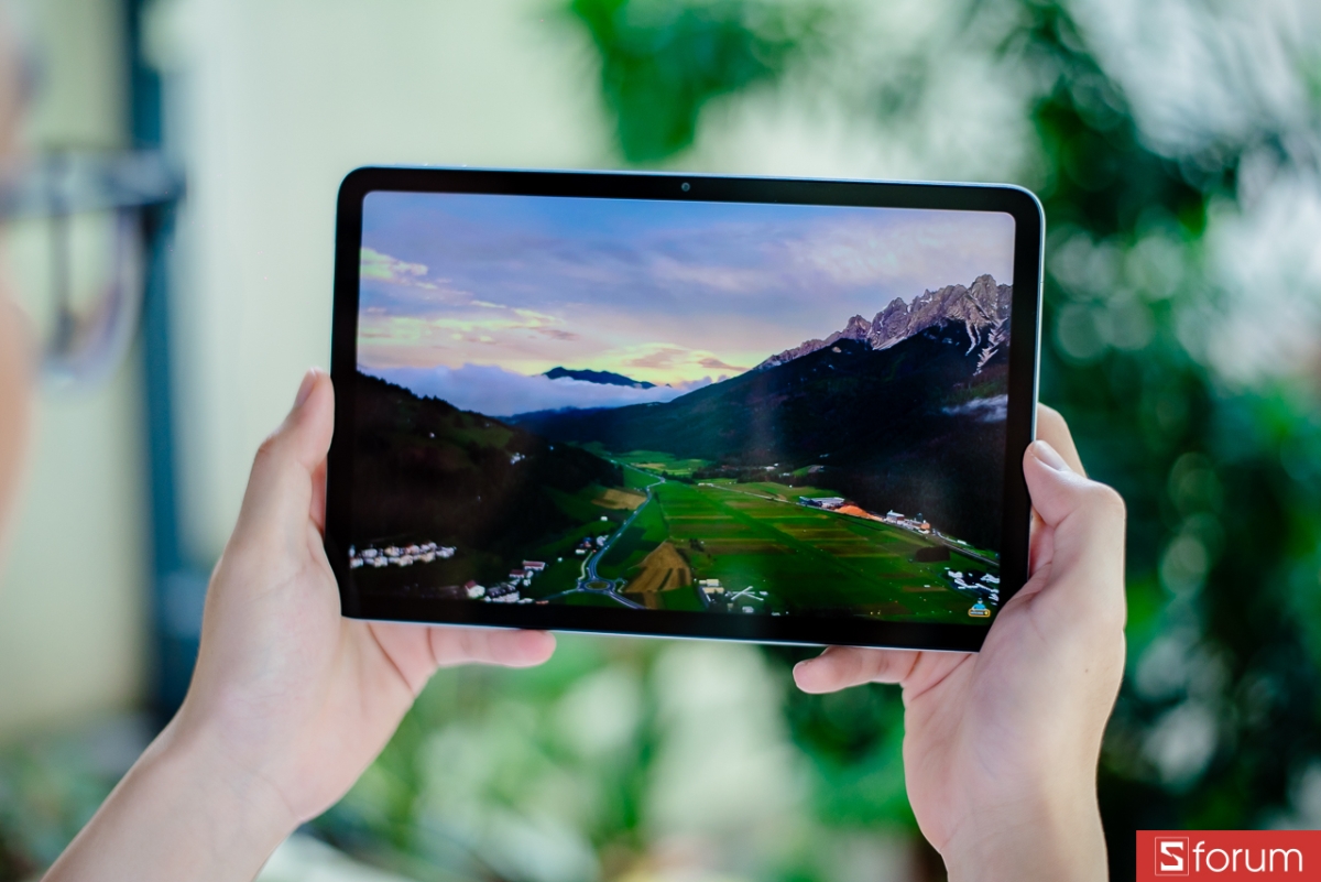 Trên tay Xiaomi Redmi Pad 2 9.7 4G: Kích thước màn hình nhỏ là ưu điểm khi dễ cầm nắm
