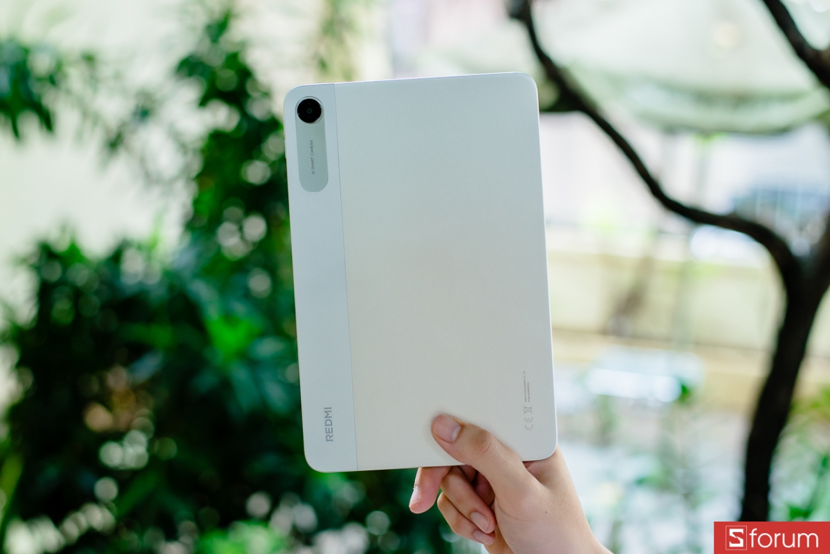 Trên tay Xiaomi Redmi Pad 2 9.7 4G: Thiết kế mỏng nhẹ là điểm cộng