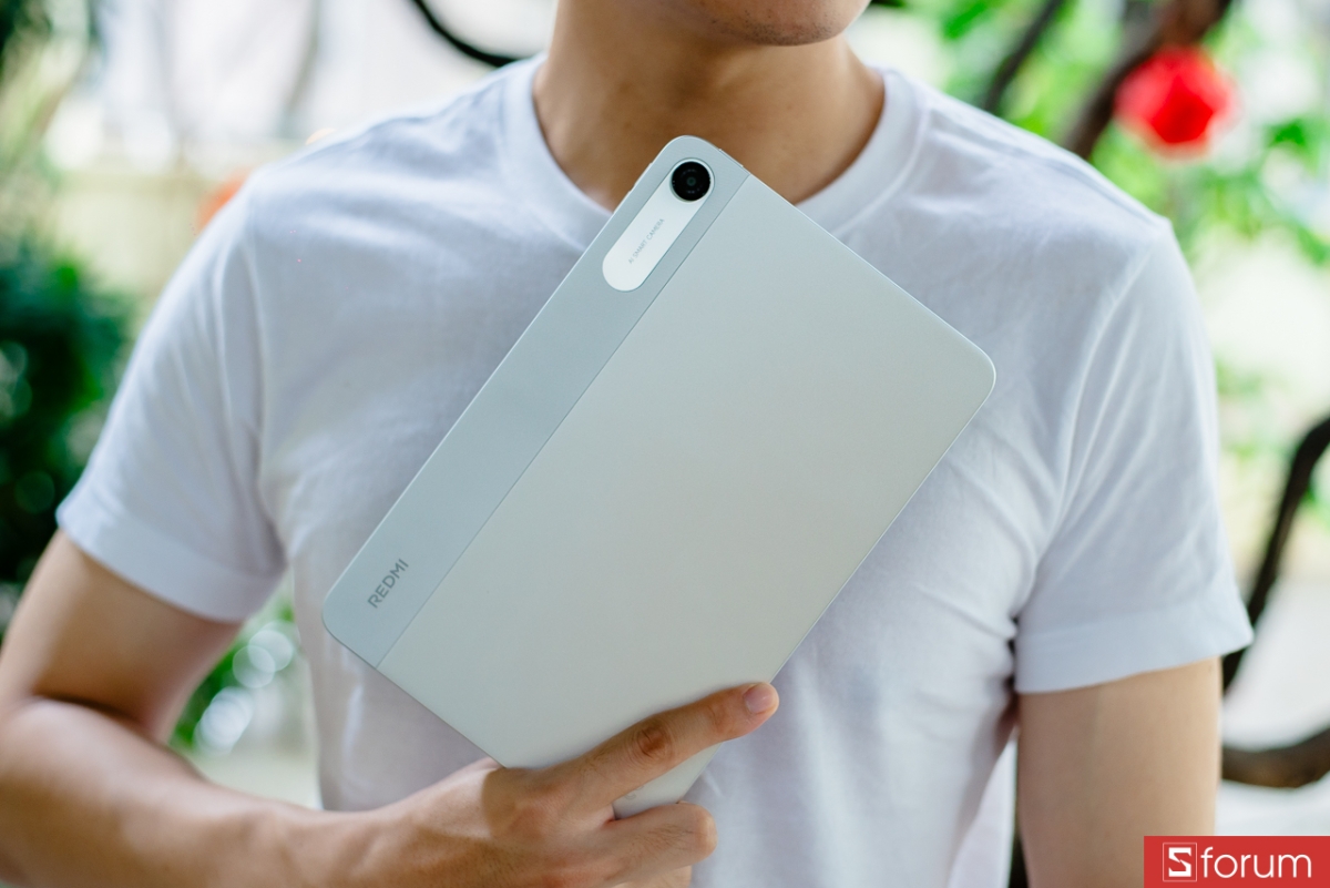 Trên tay Xiaomi Redmi Pad 2 9.7 4G: Máy được hoàn thiện theo phong cách tối giản
