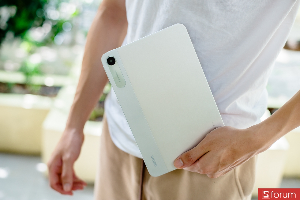 Trên tay Xiaomi Redmi Pad 2 9.7 4G: Máy được hoàn thiện theo phong cách tối giản