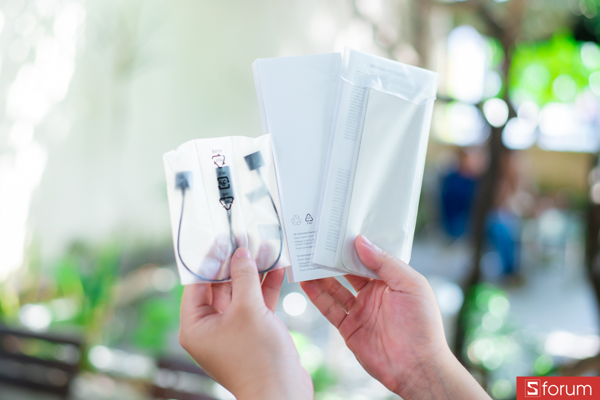 Trên tay Xiaomi MIJIA Smart Audio Glasses 2 với bộ phụ kiện đầy đủ