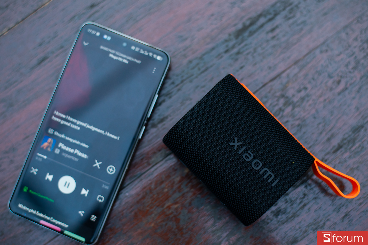 Điểm nổi bật nhất khi mình trên tay Xiaomi Sound Pocket và nghe thử chính là dải âm trầm