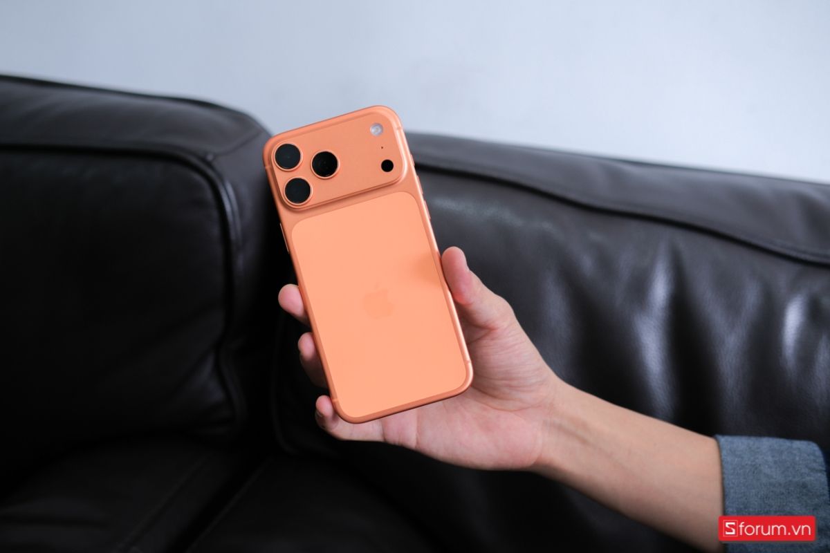 Không cần bỏ tiền mua, vẫn có ảnh cầm iPhone 17 Pro Max để flex! 1