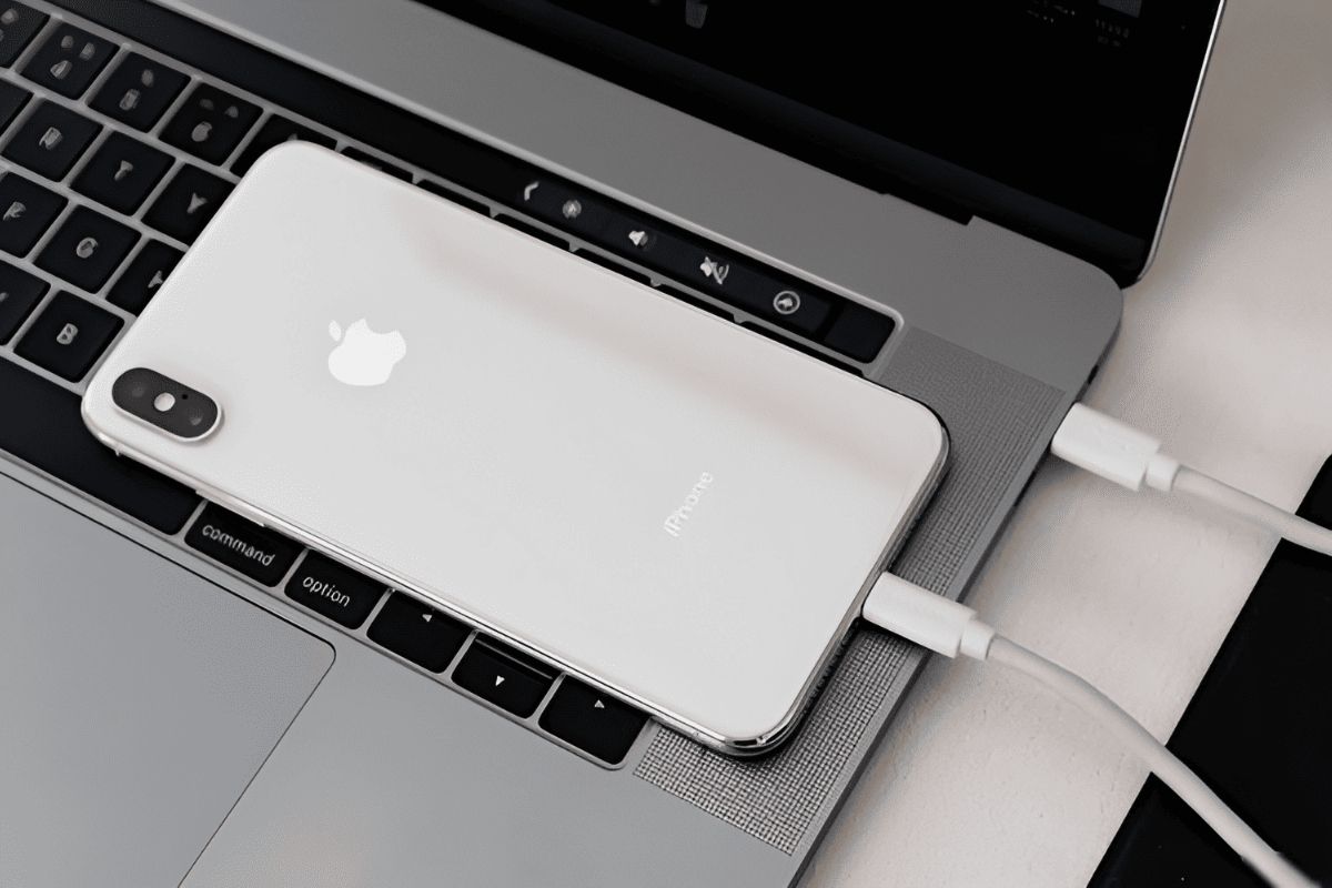 Kết nối máy tính với iPhone và đọc thông tin Firrmware