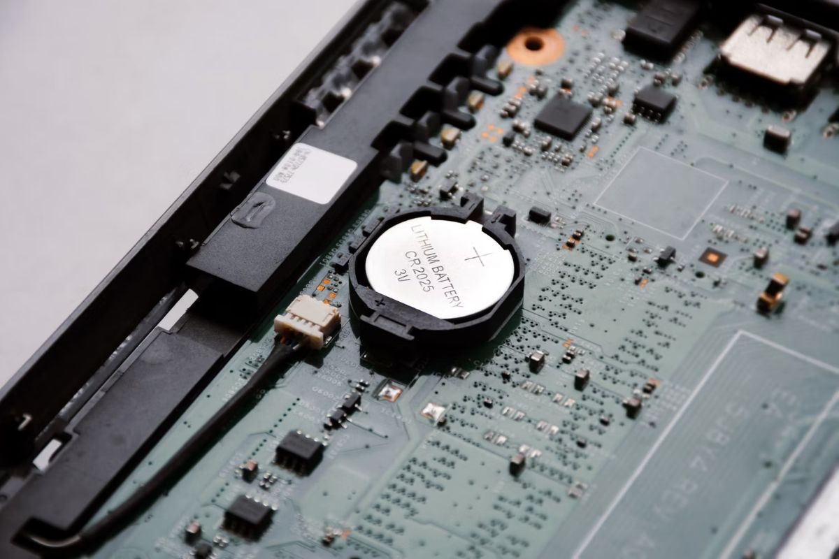 Reset BIOS bằng cách tháo pin CMOS để hạn chế Dell kêu 7 tiếng