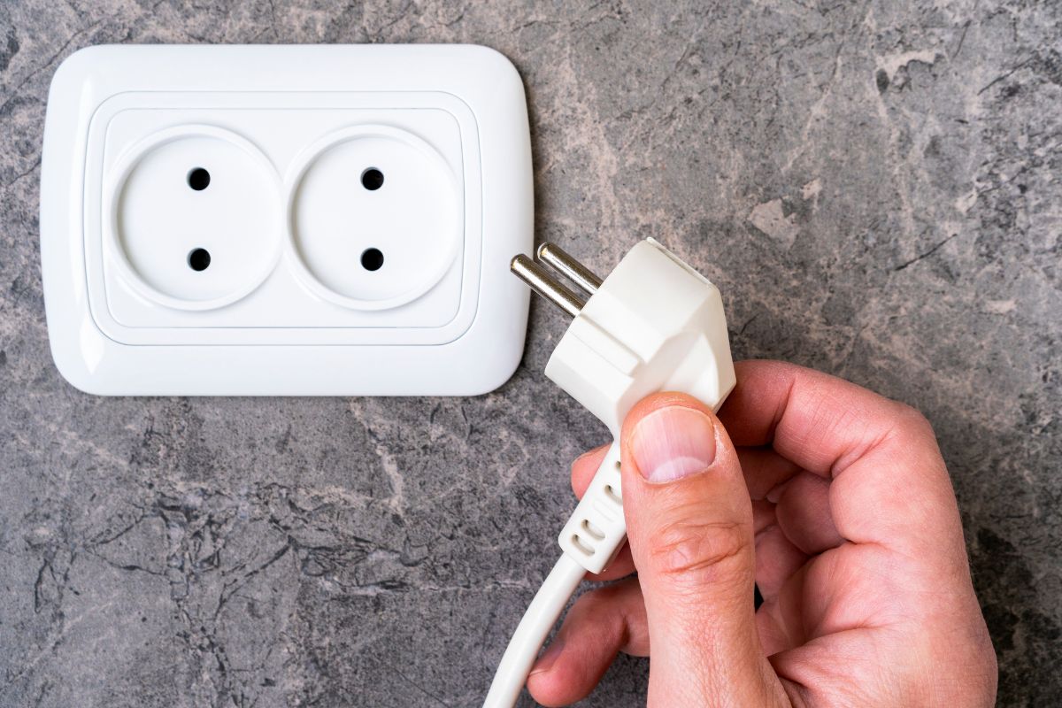 Hướng dẫn sạc xe máy điện vinfast 4