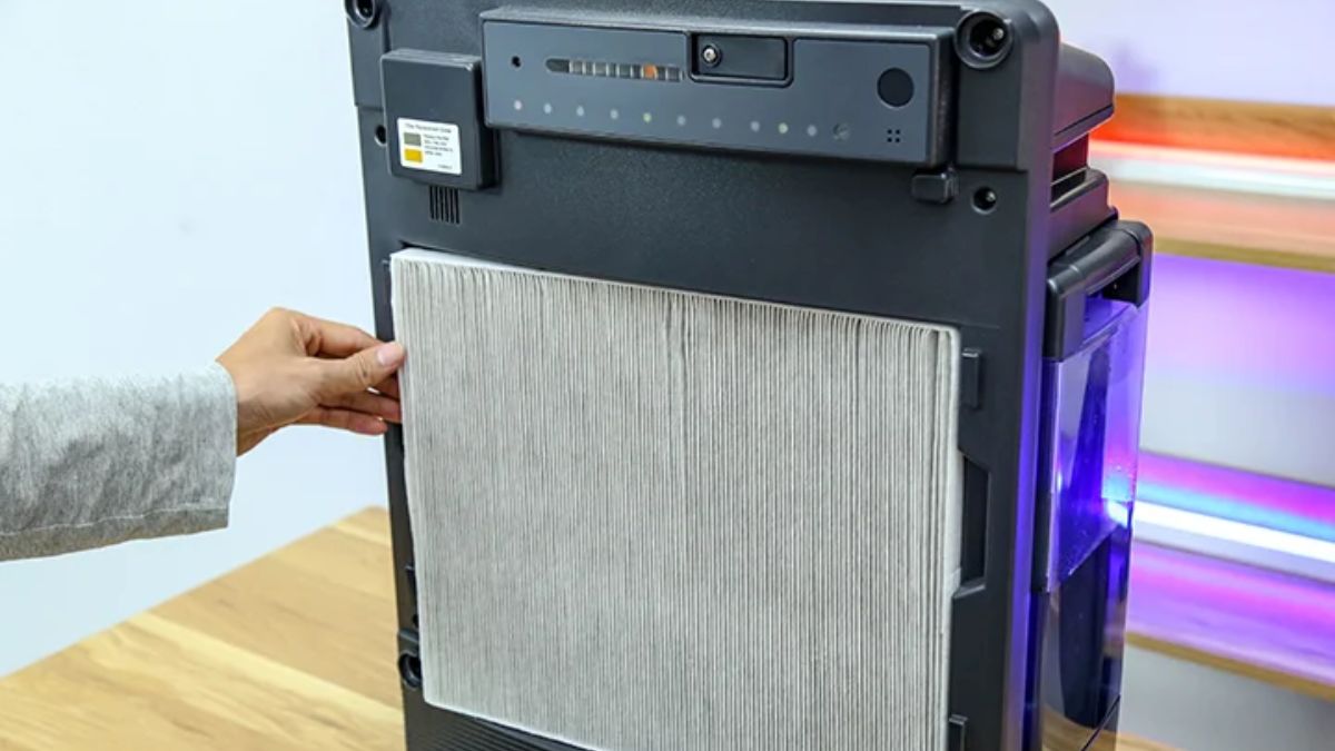 Cách vệ sinh máy lọc không khí Hitachi 1