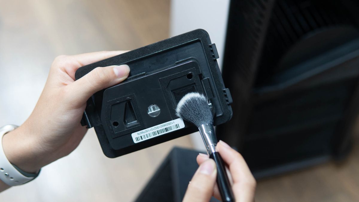 Cách vệ sinh máy lọc không khí Hitachi 2