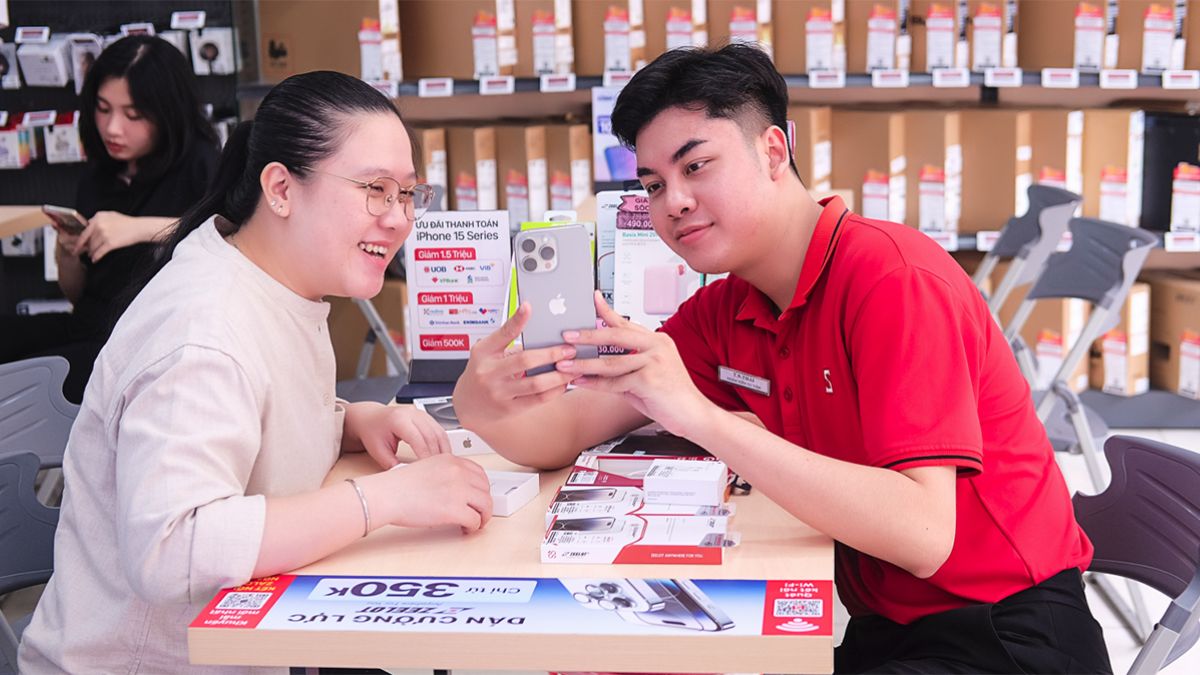 Đặt hàng trực tiếp tại cửa hàng CellphoneS
