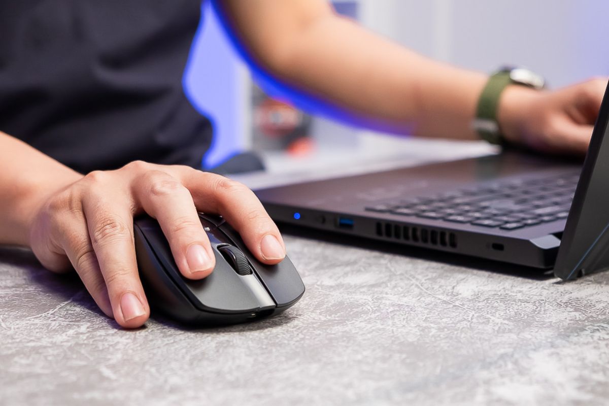 Laptop cho sinh viên quản trị kinh doanh 8