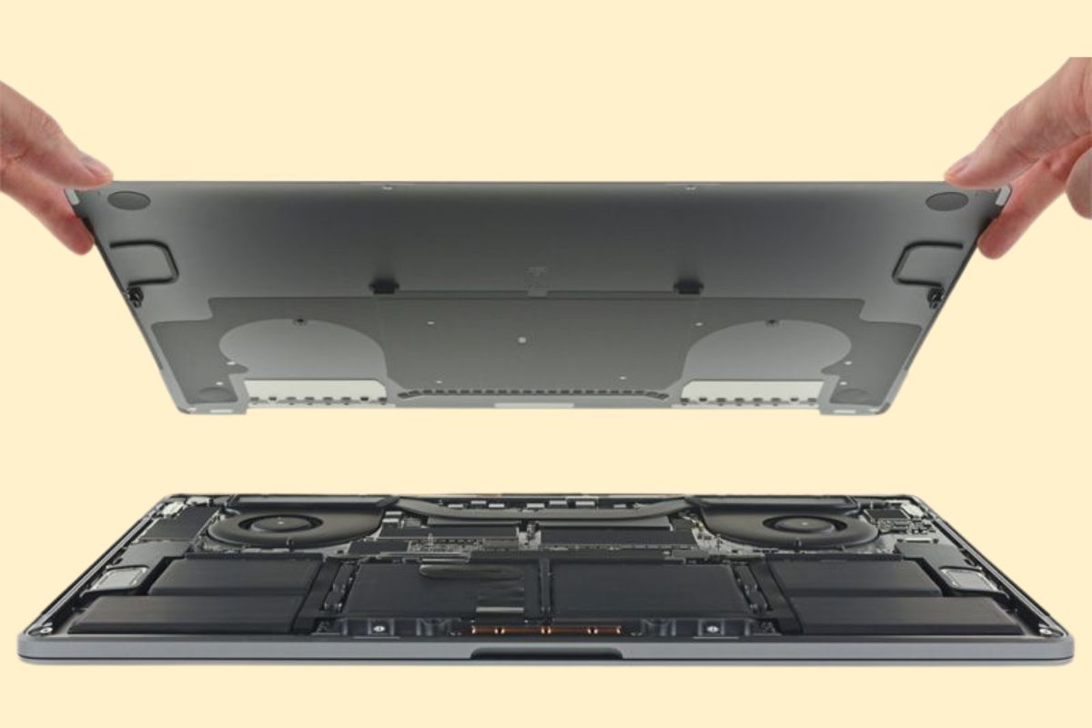 Hướng dẫn xử lý MacBook bị vô nước là tháo vỏ dưới