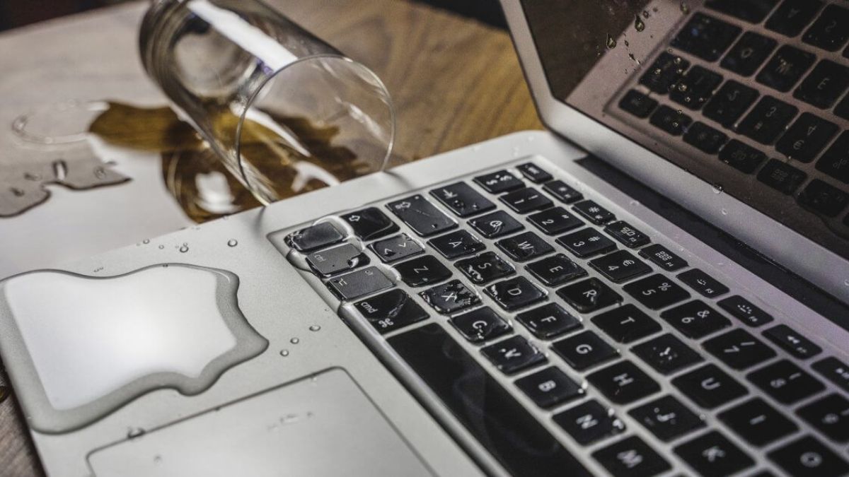 Tìm hiểu về tình trạng Macbook bị vô nước