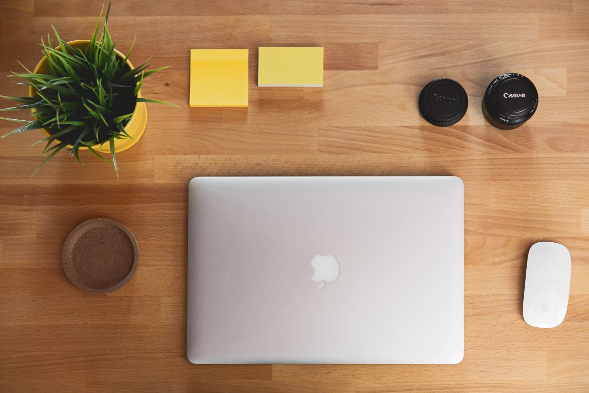 Giao diện là một trong những yếu tố quyết định nên mua Macbook hay laptop
