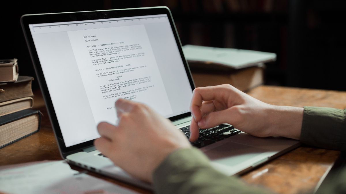 Nên mua Macbook hay Laptop Windows? So sánh chi tiết