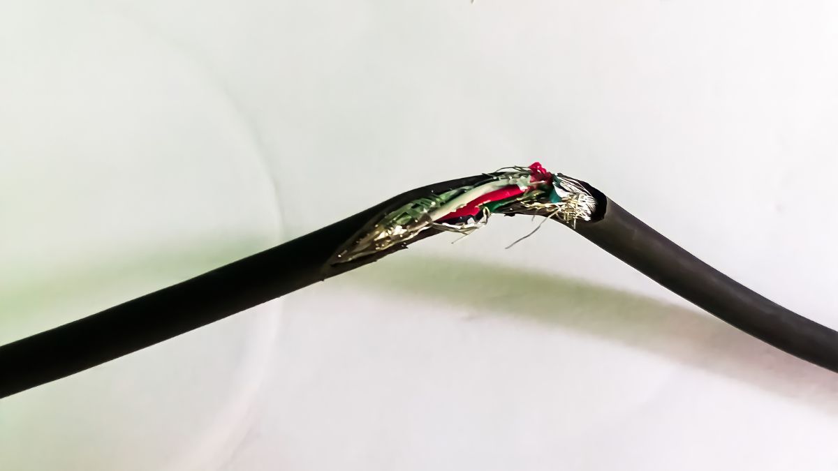 Dây điện của nồi bị hỏng
