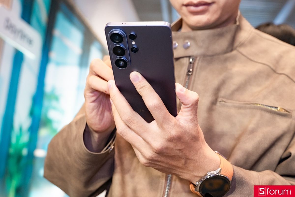 Hướng dẫn tạo sticker, thiệp hình nền với Creative Studio Galaxy S26 1