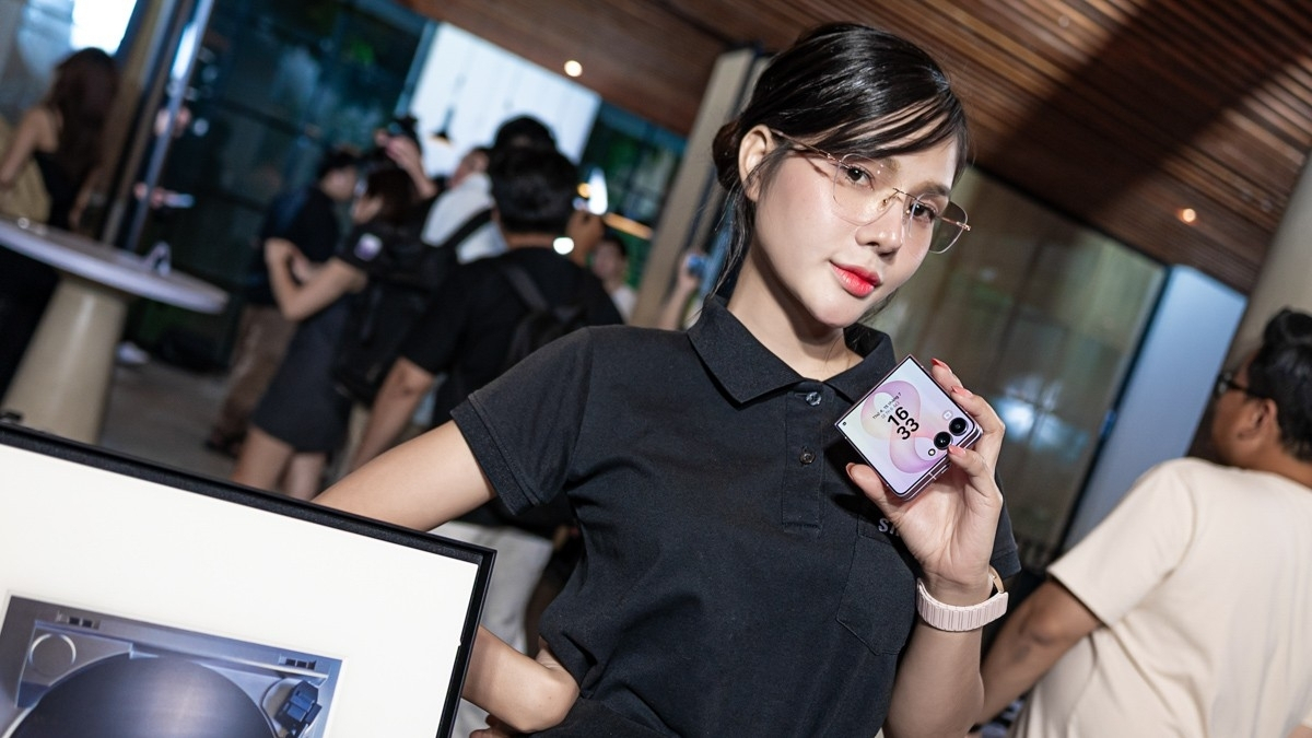 Cách thêm ứng dụng vào màn hình ngoài Galaxy Z Flip 8 đơn giản bg