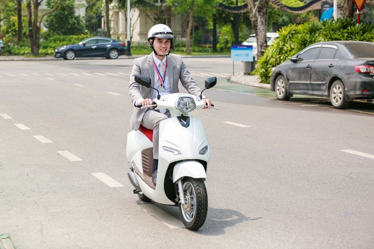 xe máy điện 200km 1 lần sạc 6